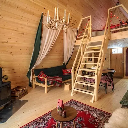 Cozy A-frame In The Woods 木屋