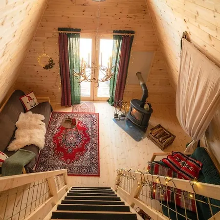 Cozy A-frame In The Woods 木屋 *